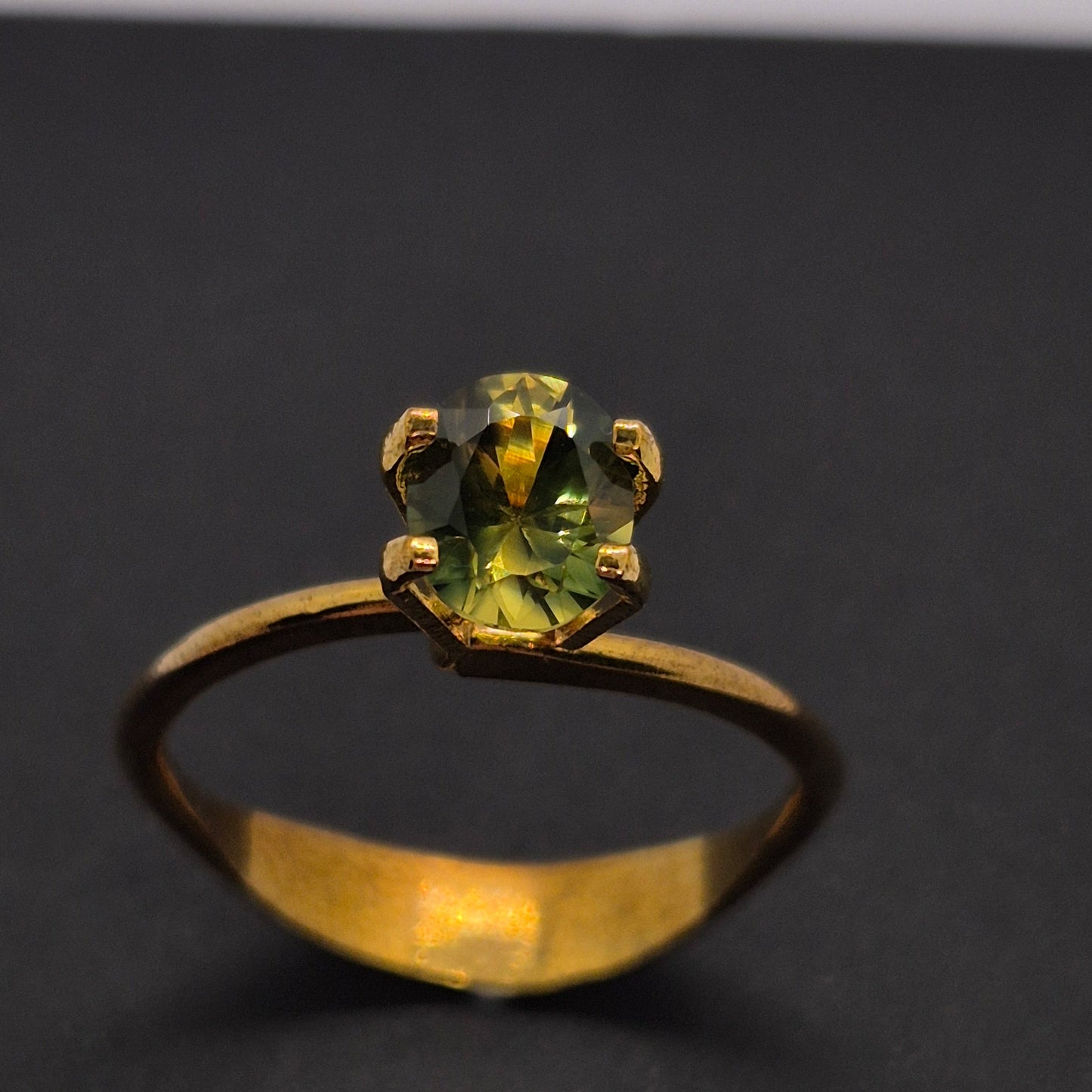 Yellow-green Parti Sapphire