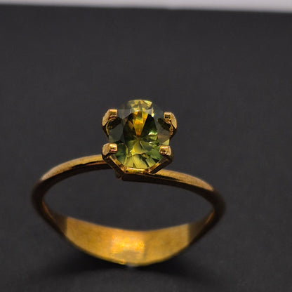 Yellow-green Parti Sapphire
